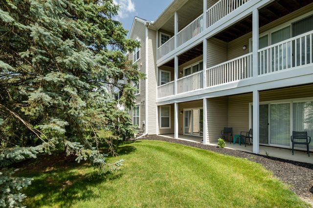 2906 N Knightsbridge Circle, Ann Arbor, MI 48105
