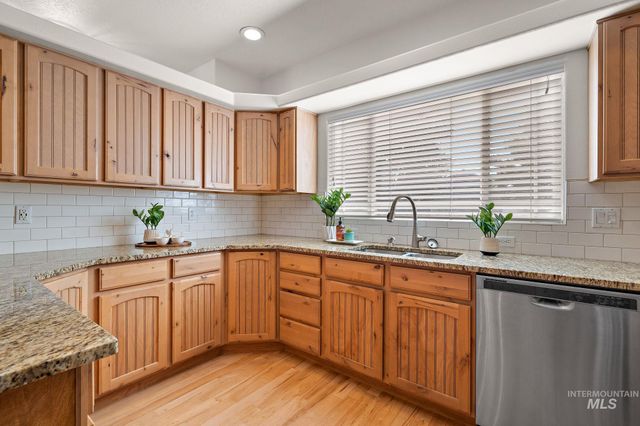 2205 N Aronmink Way, Meridian, ID 83646