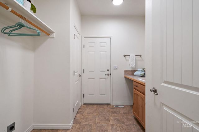 2205 N Aronmink Way, Meridian, ID 83646