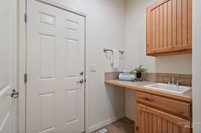 2205 N Aronmink Way, Meridian, ID 83646