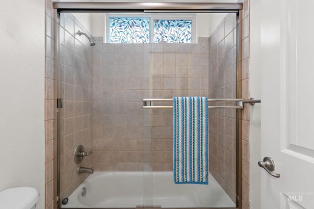 2205 N Aronmink Way, Meridian, ID 83646