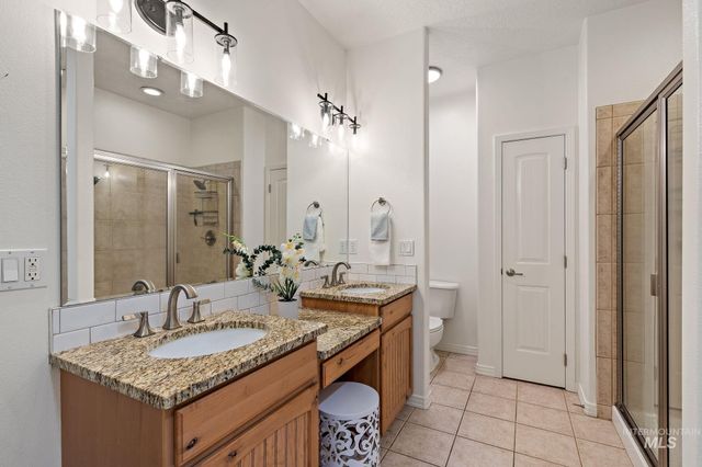 2205 N Aronmink Way, Meridian, ID 83646