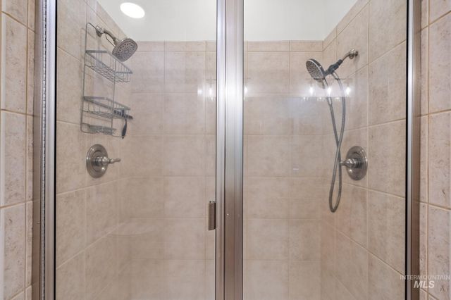 2205 N Aronmink Way, Meridian, ID 83646