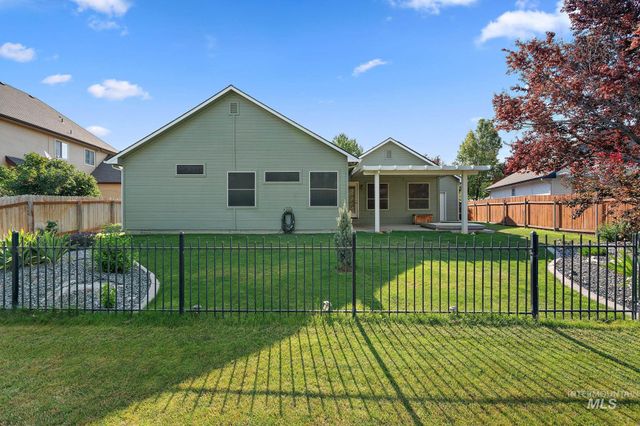 2205 N Aronmink Way, Meridian, ID 83646