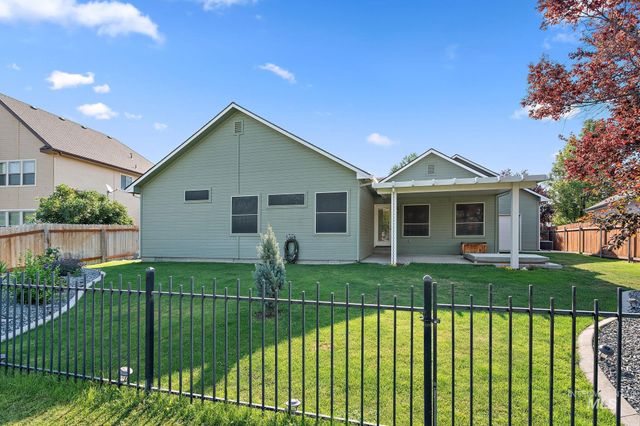 2205 N Aronmink Way, Meridian, ID 83646