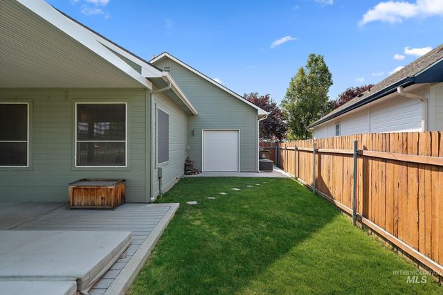 2205 N Aronmink Way, Meridian, ID 83646