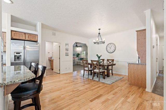 2205 N Aronmink Way, Meridian, ID 83646