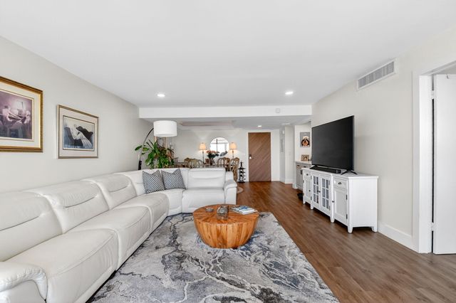 3589 S Ocean Boulevard 909, South Palm Beach, FL 33480