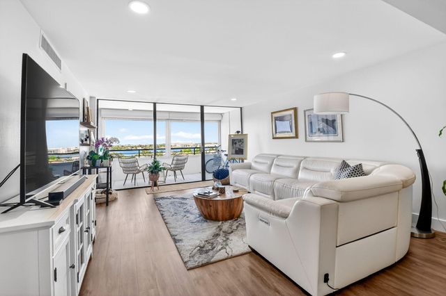 3589 S Ocean Boulevard 909, South Palm Beach, FL 33480