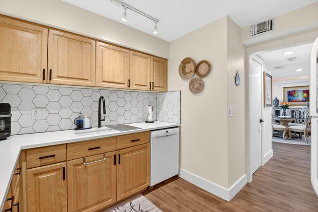 3589 S Ocean Boulevard 909, South Palm Beach, FL 33480