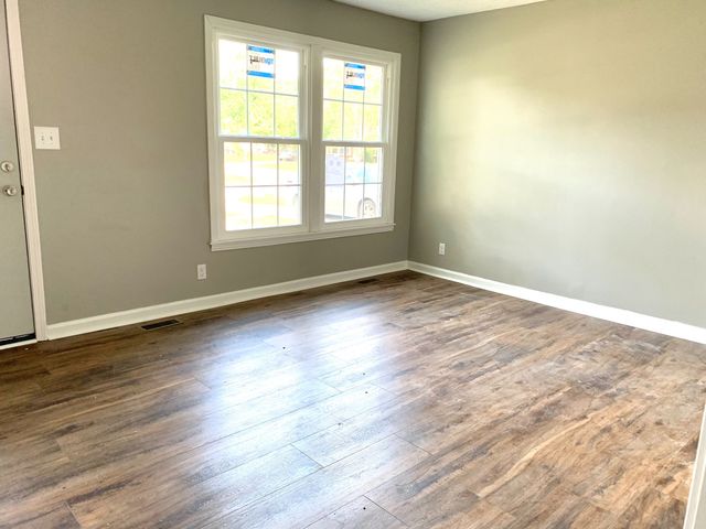 512 Kellia Dr, Clarksville, TN 37042