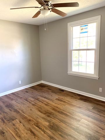 512 Kellia Dr, Clarksville, TN 37042