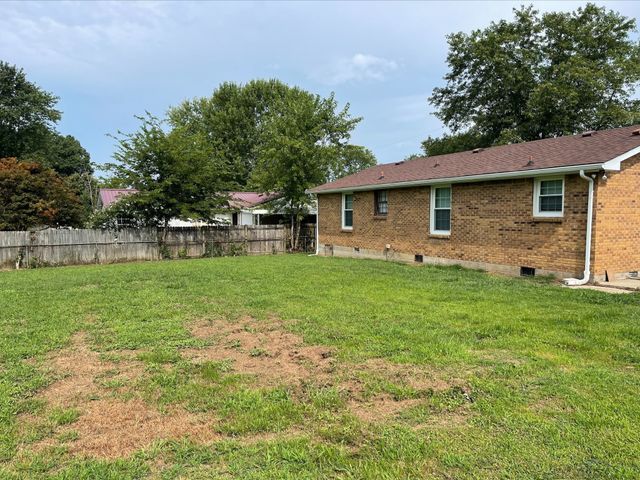 512 Kellia Dr, Clarksville, TN 37042