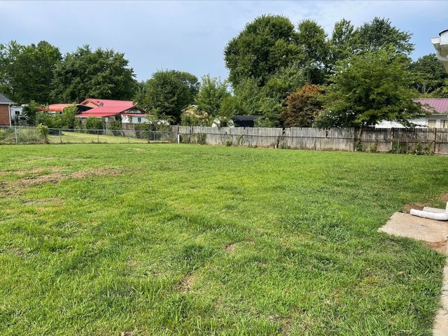 512 Kellia Dr, Clarksville, TN 37042