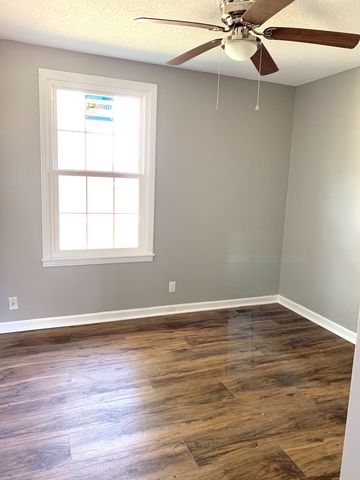 512 Kellia Dr, Clarksville, TN 37042