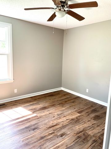 512 Kellia Dr, Clarksville, TN 37042