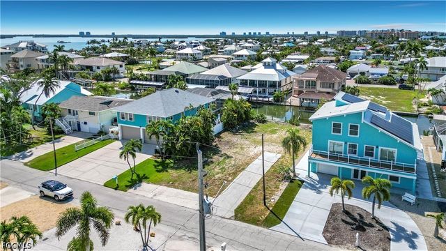 200 Curlew ST, Fort Myers Beach, FL 33931
