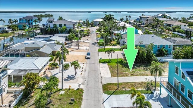 200 Curlew ST, Fort Myers Beach, FL 33931