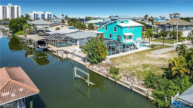 200 Curlew ST, Fort Myers Beach, FL 33931