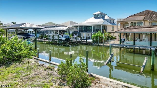 200 Curlew ST, Fort Myers Beach, FL 33931