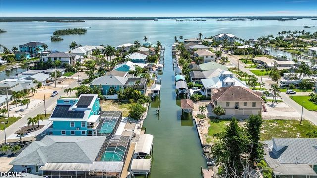 200 Curlew ST, Fort Myers Beach, FL 33931