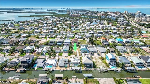 200 Curlew ST, Fort Myers Beach, FL 33931