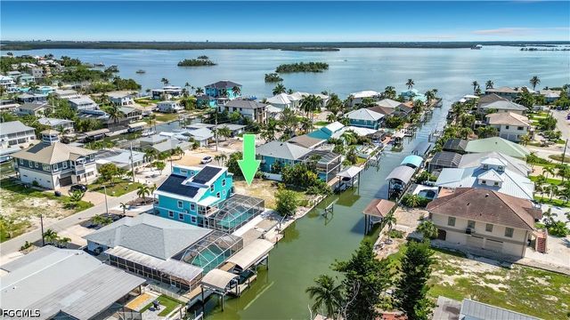 200 Curlew ST, Fort Myers Beach, FL 33931
