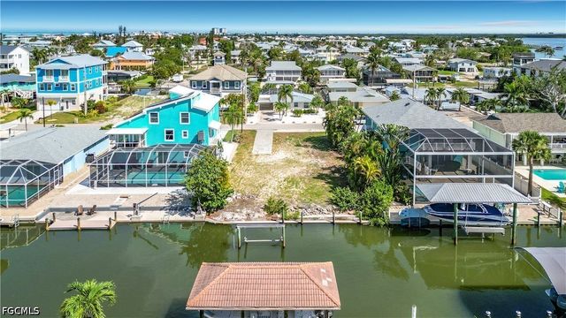 200 Curlew ST, Fort Myers Beach, FL 33931