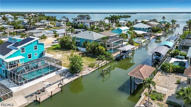 200 Curlew ST, Fort Myers Beach, FL 33931