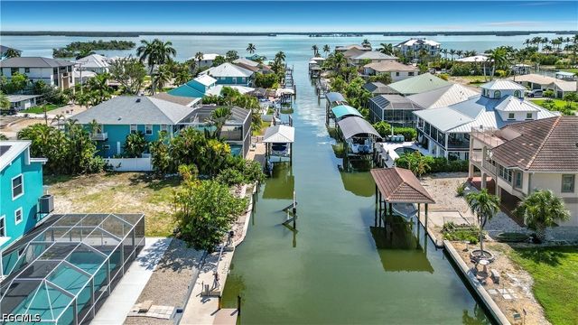 200 Curlew ST, Fort Myers Beach, FL 33931