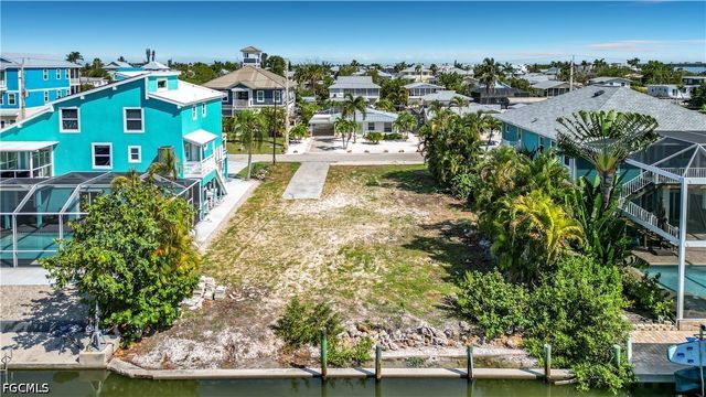 200 Curlew ST, Fort Myers Beach, FL 33931