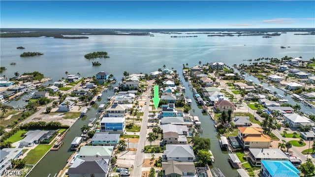200 Curlew ST, Fort Myers Beach, FL 33931