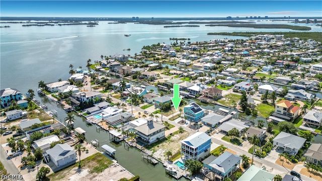 200 Curlew ST, Fort Myers Beach, FL 33931