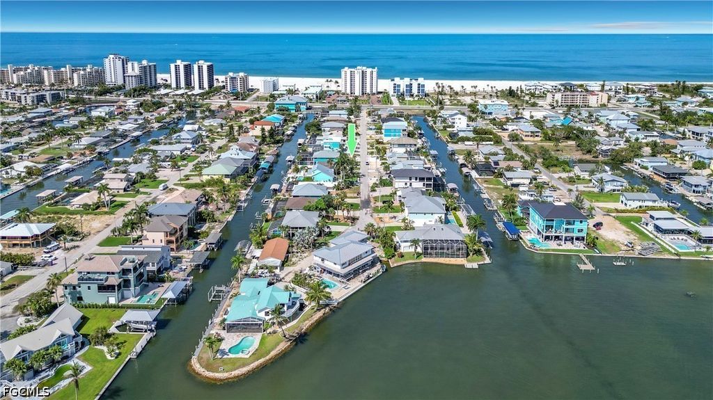 200 Curlew ST, Fort Myers Beach, FL 33931