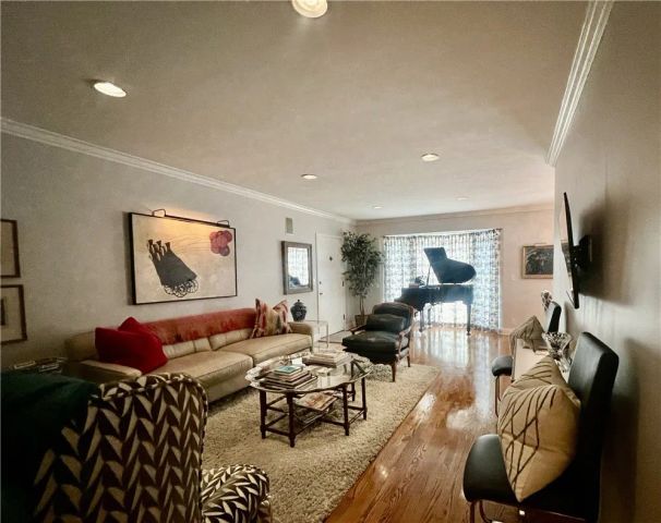 6 N Alboni, Long Beach, CA 90802
