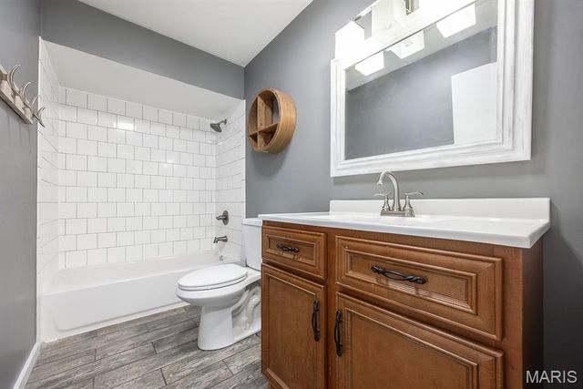 914 Reiss Road, O'fallon, IL 62269