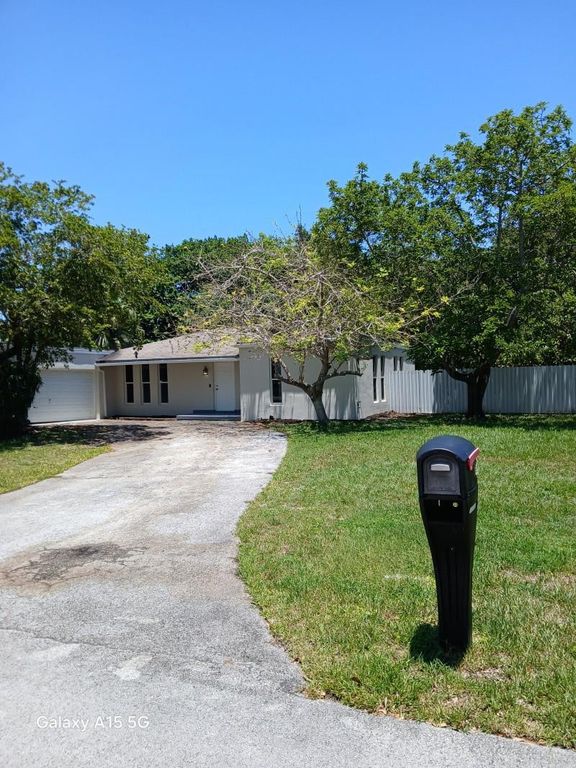 17131 SW 85th Avenue, Palmetto Bay, FL 33157