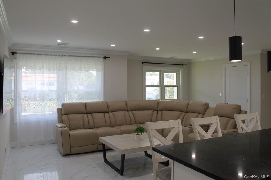 529 Spur Drive N, Bay Shore, NY 11706 — photo 5