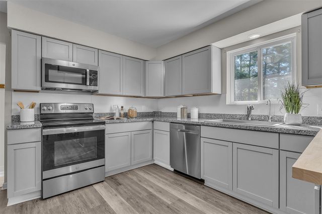 11273 9 Mile Road, South Lyon, MI 48178
