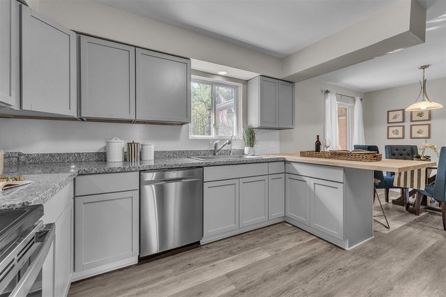 11273 9 Mile Road, South Lyon, MI 48178