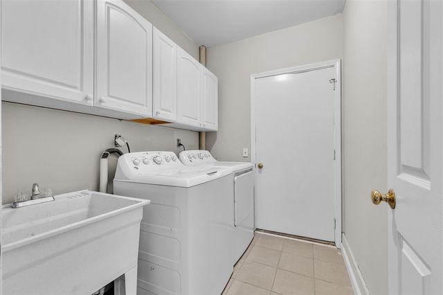 11273 9 Mile Road, South Lyon, MI 48178
