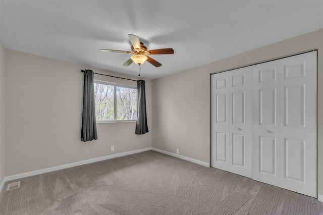 11273 9 Mile Road, South Lyon, MI 48178