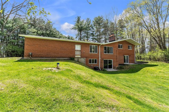 11273 9 Mile Road, South Lyon, MI 48178