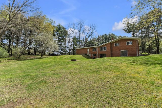 11273 9 Mile Road, South Lyon, MI 48178
