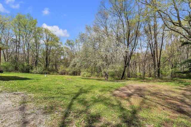 11273 9 Mile Road, South Lyon, MI 48178