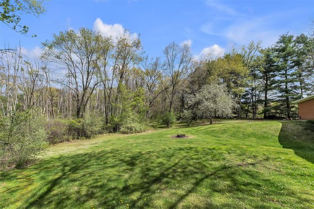 11273 9 Mile Road, South Lyon, MI 48178