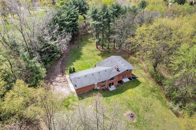 11273 9 Mile Road, South Lyon, MI 48178