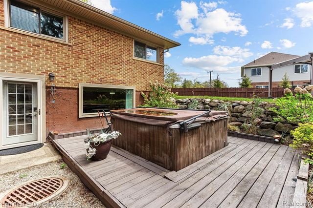 37801 Plymouth Road, Livonia, MI 48150