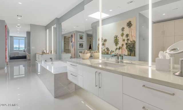 3801 N GOLDWATER Boulevard 400, Scottsdale, AZ 85251