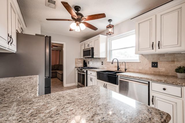 3401 Wood Fox Drive, Alvin, TX 77511